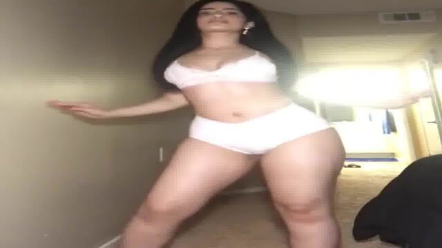 Arab babe twerking - nice ass