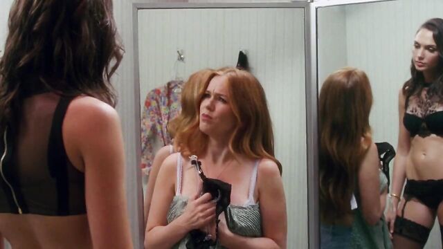 Gal Gadot. Isla Fisher - Keeping up with the Joneses