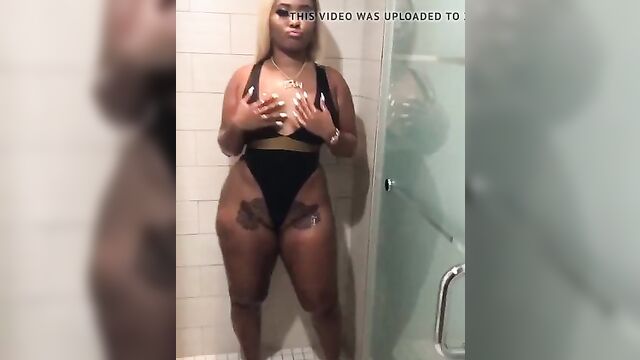 ThickyMinaj in the Shower