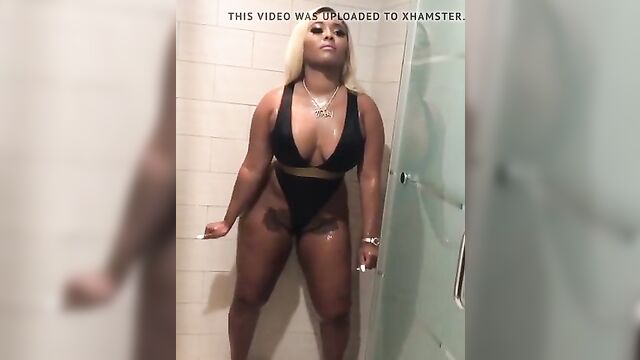 ThickyMinaj in the Shower