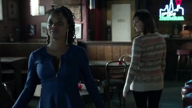 Isidora Goreshter, Shanola Hampton - Shameless s06e11 (2016)