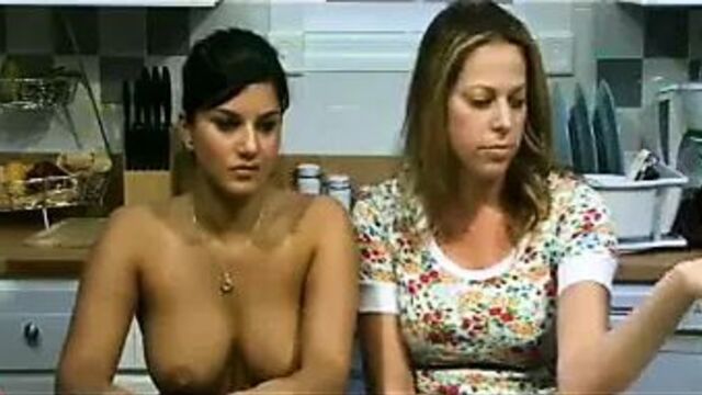 Sunny Leone topless talk