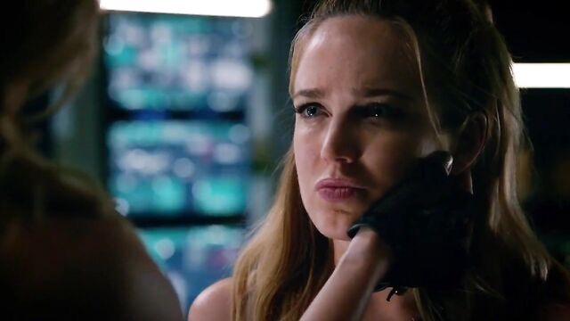 Ciara Renee, Katie Cassidy, Caity Lotz - LegendsOfTomorrow