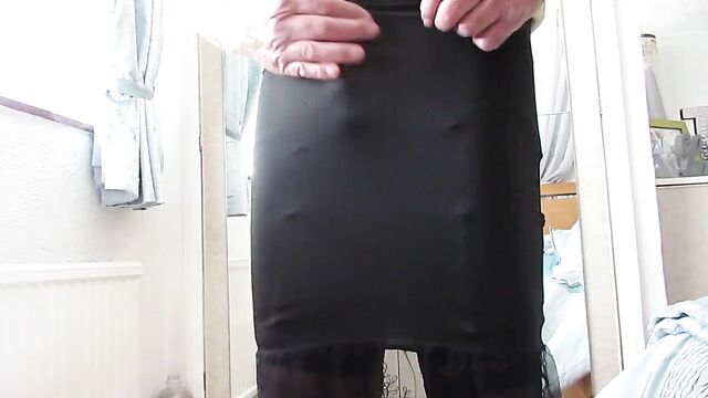 Tight skirt suspender bumps