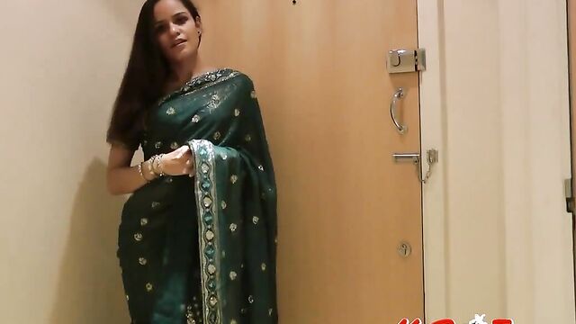 indian sexy babe jasmine strip naked taking off her sari