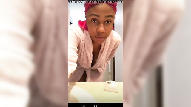 Black girl show boobs on periscope