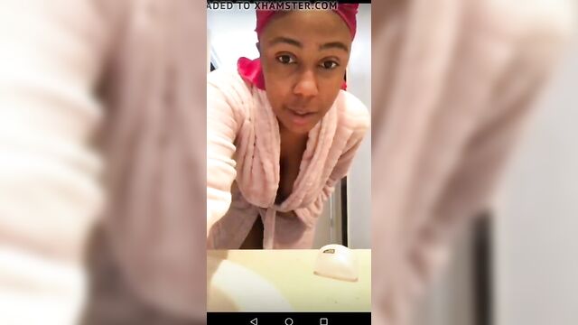 Black girl show boobs on periscope