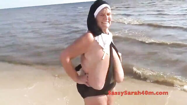 Sister Sarah 40m gets her long saggy tits out