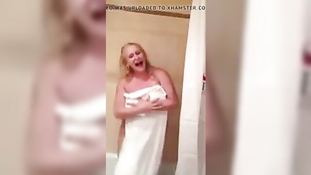 American Married Woman Nude in Bathroom. Very Hot Video