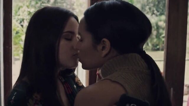 Alicia Jaziz - Lesbian Scenes from Ingobernable