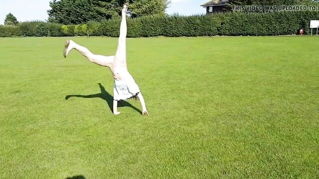 Flashing Pussy Doing Cartwheels In The Park