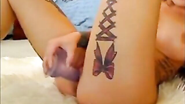 Tattoo'd 10 Cums on Cam