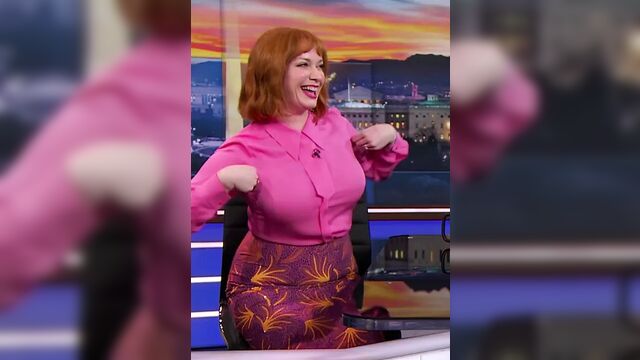 Christina Hendricks bouncing Tits