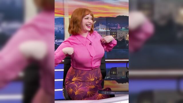 Christina Hendricks bouncing Tits