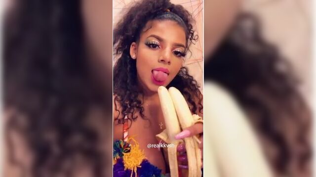 IG Bimbos 2019.09.28i long tongue double banana