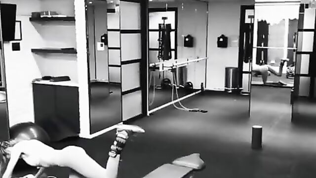 Candice Swanepoel toning her perfect body in the gym