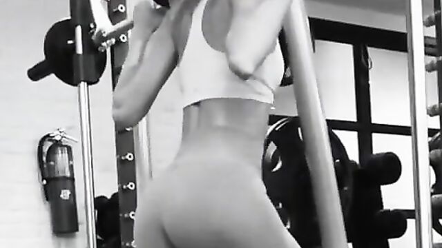 Candice Swanepoel toning her perfect body in the gym