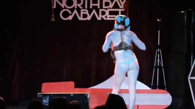 Twi' Lek cosplay burlesque dance