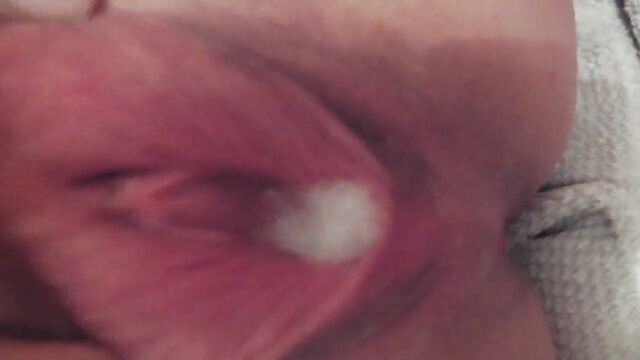 Extreme close-up creampie