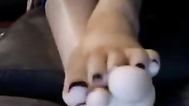 Pretty black toes