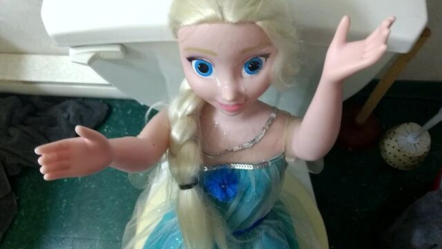 Elsa Frozen My Size Doll cum tribute