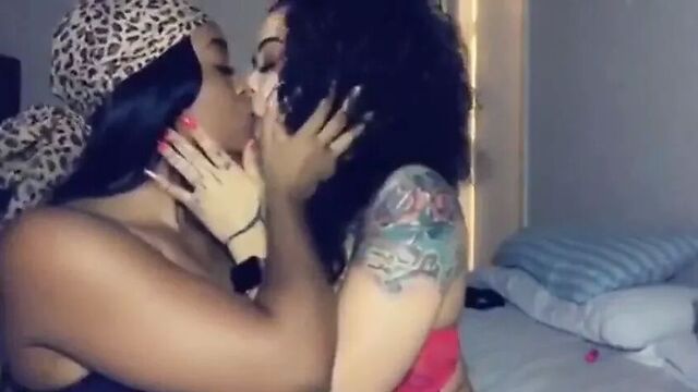 Ebony Lesbians Making Out