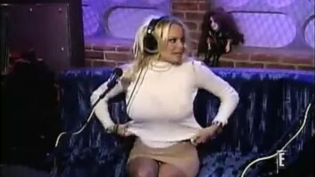 Pamela Anderson hot outfit