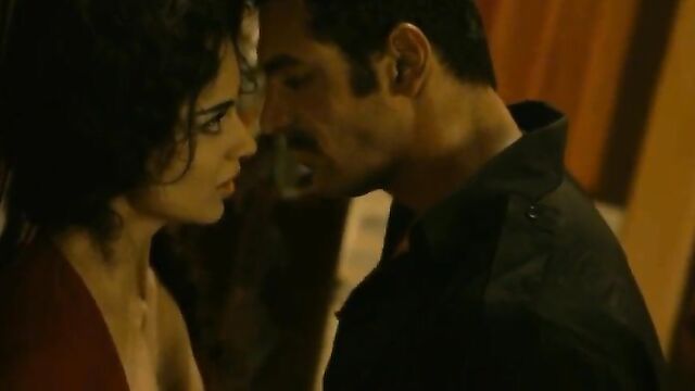 Kangana Ranaut (Shoot out at Wadala ) hot scene