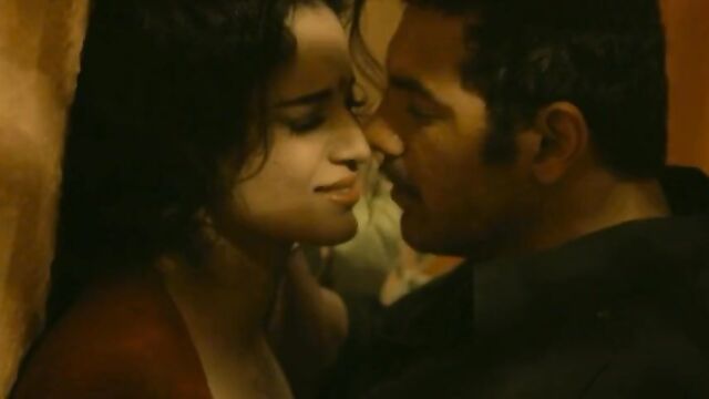 Kangana Ranaut (Shoot out at Wadala ) hot scene