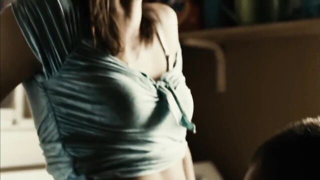 VERA FARMIGO HOT SCENE IN RUNNING SCARED