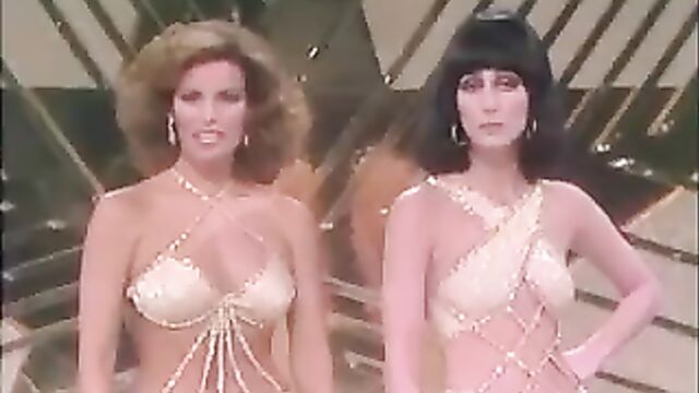 Cher & Raquel Welch - I'm a Woman