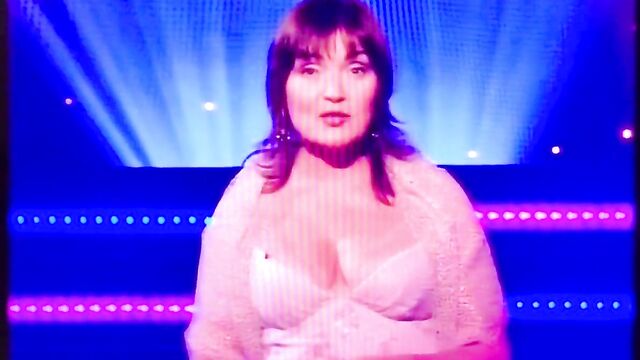 Lorraine Kelly huge tits