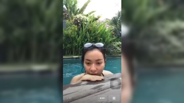 Indonesian fuck in pool during live