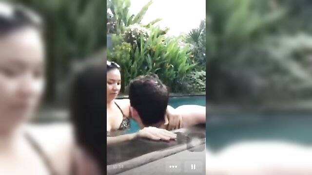 Indonesian fuck in pool during live