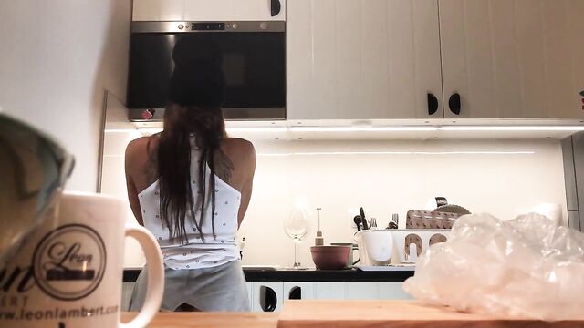 Camera , no panties amateur brunette in kitchen