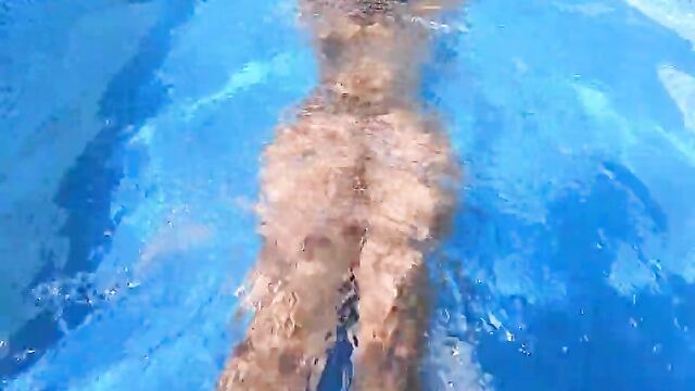 Eve T0jo totally naked in the pool