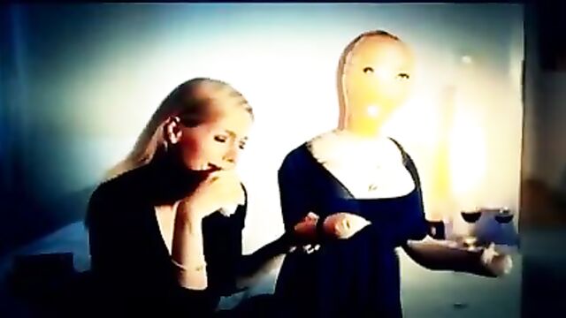 Martina Hill und die Gummipuppen