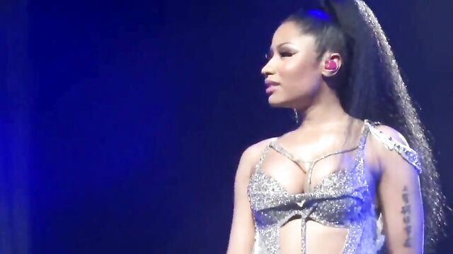 Nicki Minaj - Rogers Arena, Vancouver 2015. (Nipple Slip)