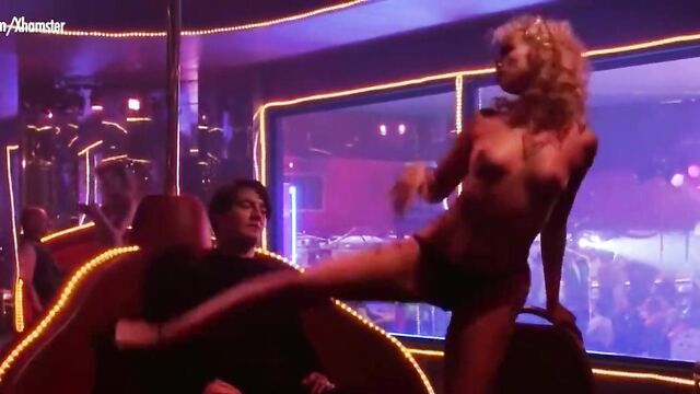 Gina Gershon and Elizabeth Barkley nude scene from Showgirls