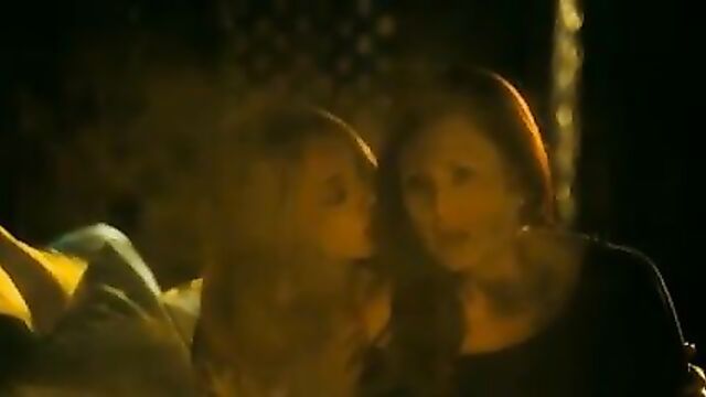 Lesbian scene from Julianne Moore and Amanda Seyfried