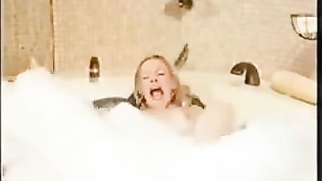 Pamela Stephenson - Bathtime