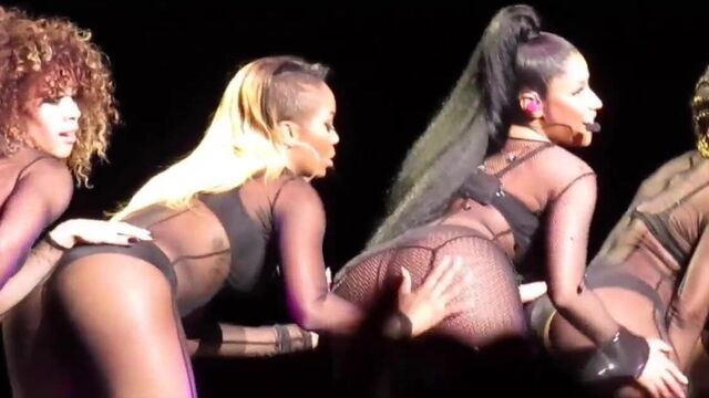 Nicki Minaj - Hollywood Casino Amphitheatre Chicago 2015