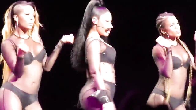 Nicki Minaj - Hollywood Casino Amphitheatre Chicago 2015