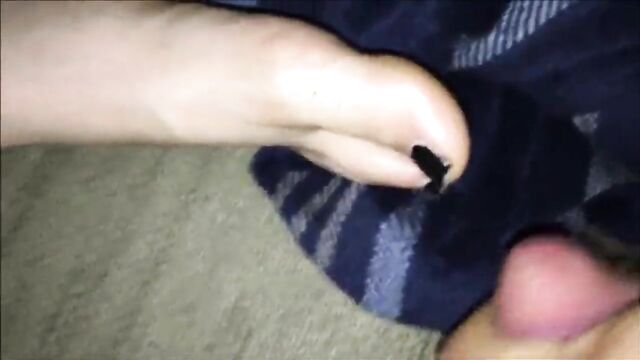 Toe fucking wife cumming on her toes