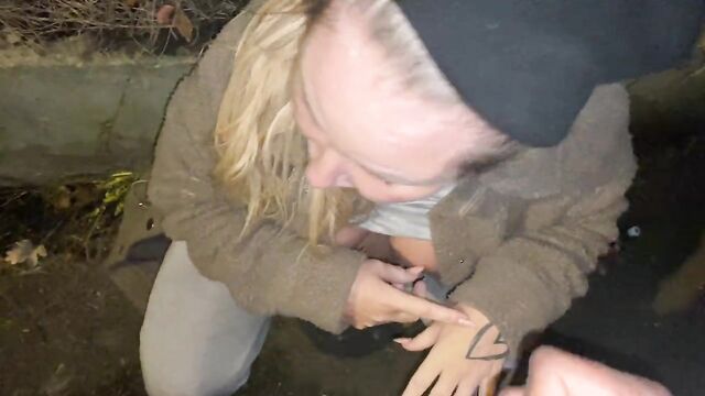 Cracky offered juice to take a cumshot on her face