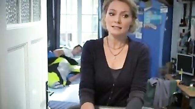 Martina Hill erwischt ihren Sohn beim Wichsen