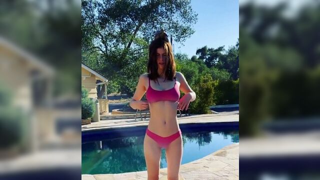 Alexandra Anna Daddario in bikini