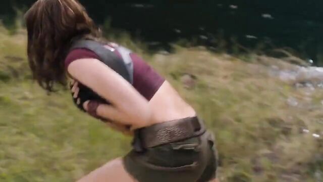 Karen Gillan sexy back