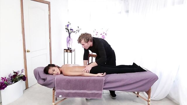 Hot sex on the table for massage