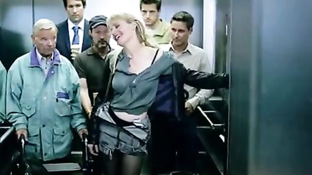 Martina Hill - Gruppensex im Fahrstuhl